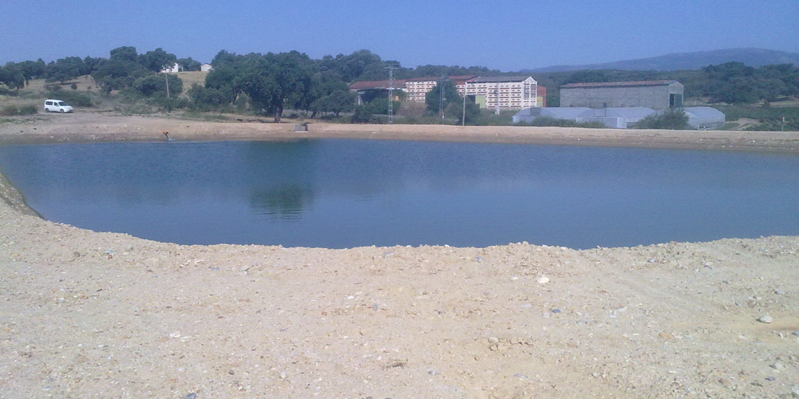 Embalse de riego finca Mesillas Aldeanueva de la Vera